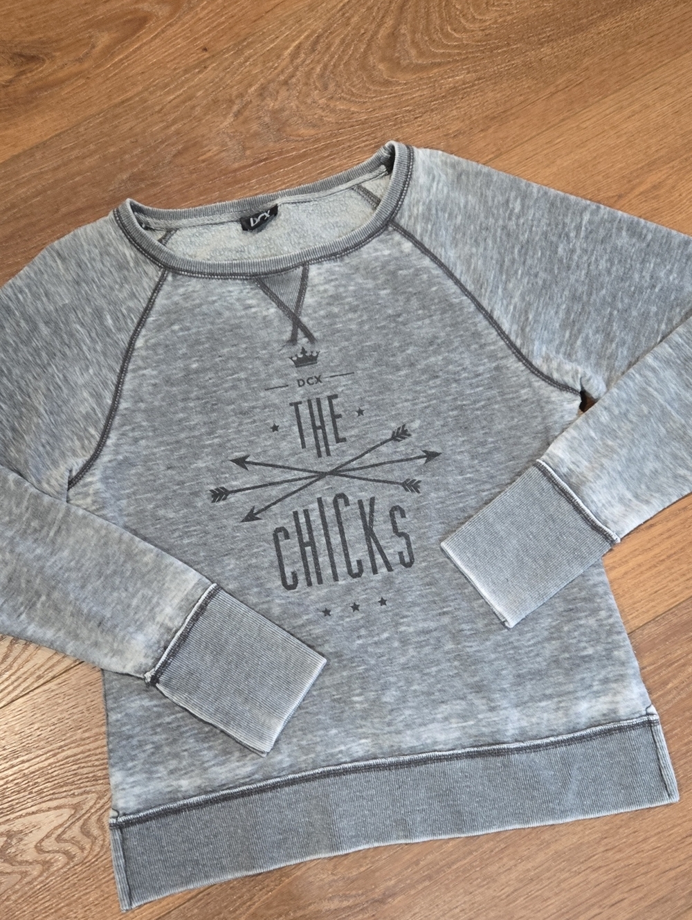 DCX THE CHICKS PULLOVER SWEATSHIRT... SIZE LARGE.. #8188